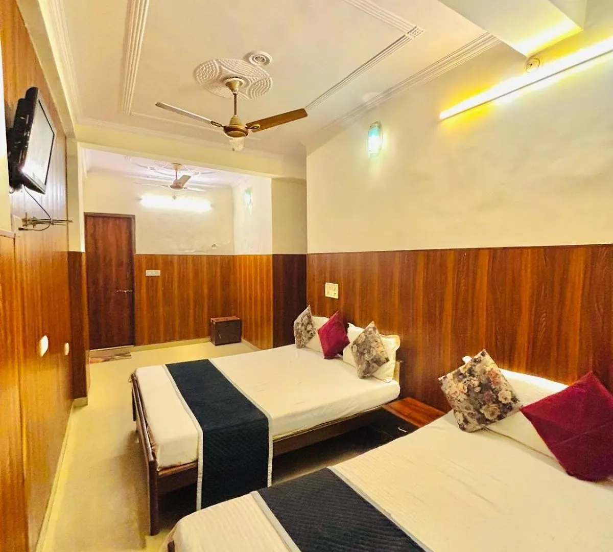 Hotel Agarwal Palace & Restaurant Walkable Distance From Agra Cantt Railway Station
