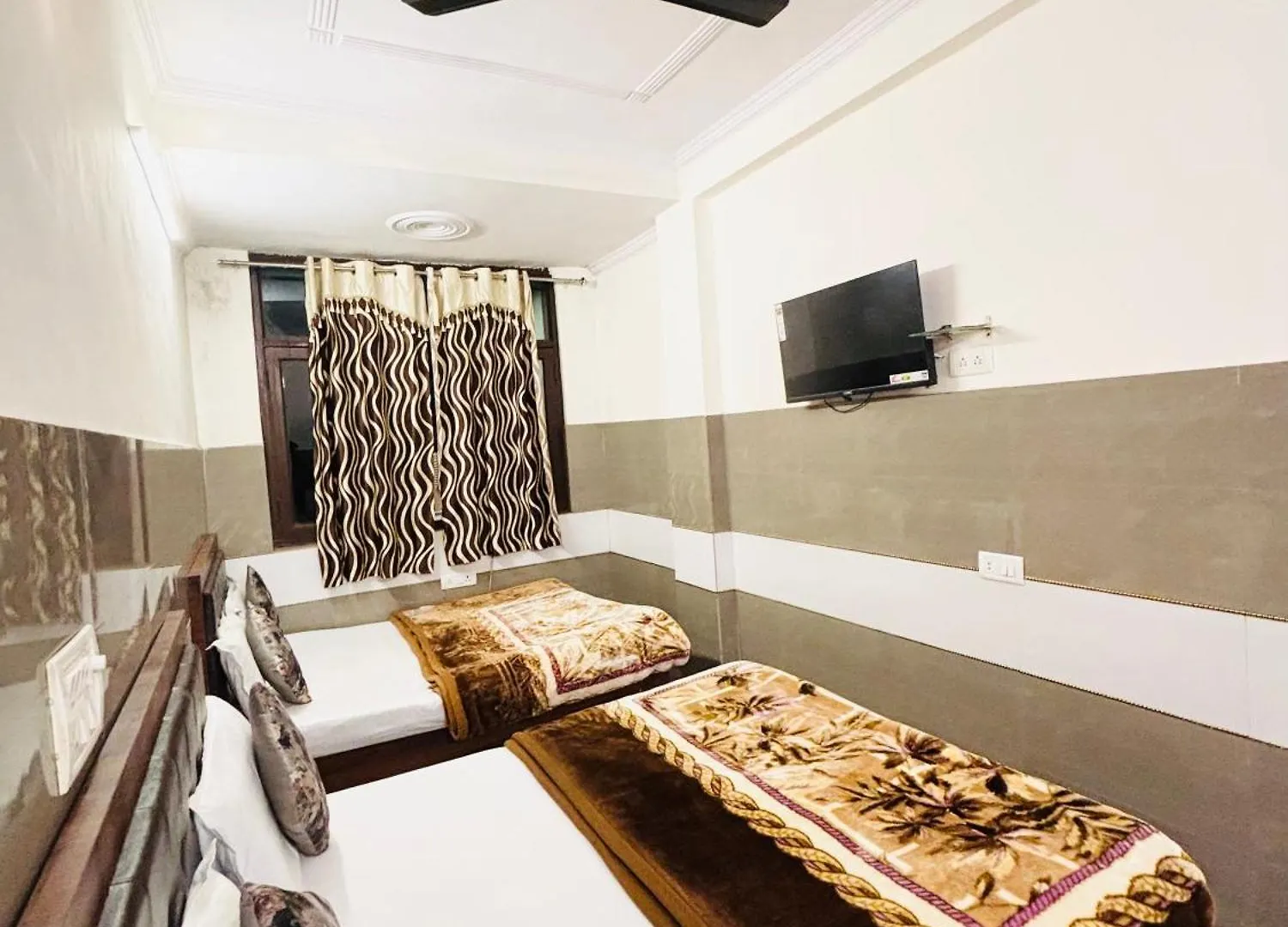 Hotel Agarwal Palace & Restaurant Walkable Distance From Agra Cantt Railway Station