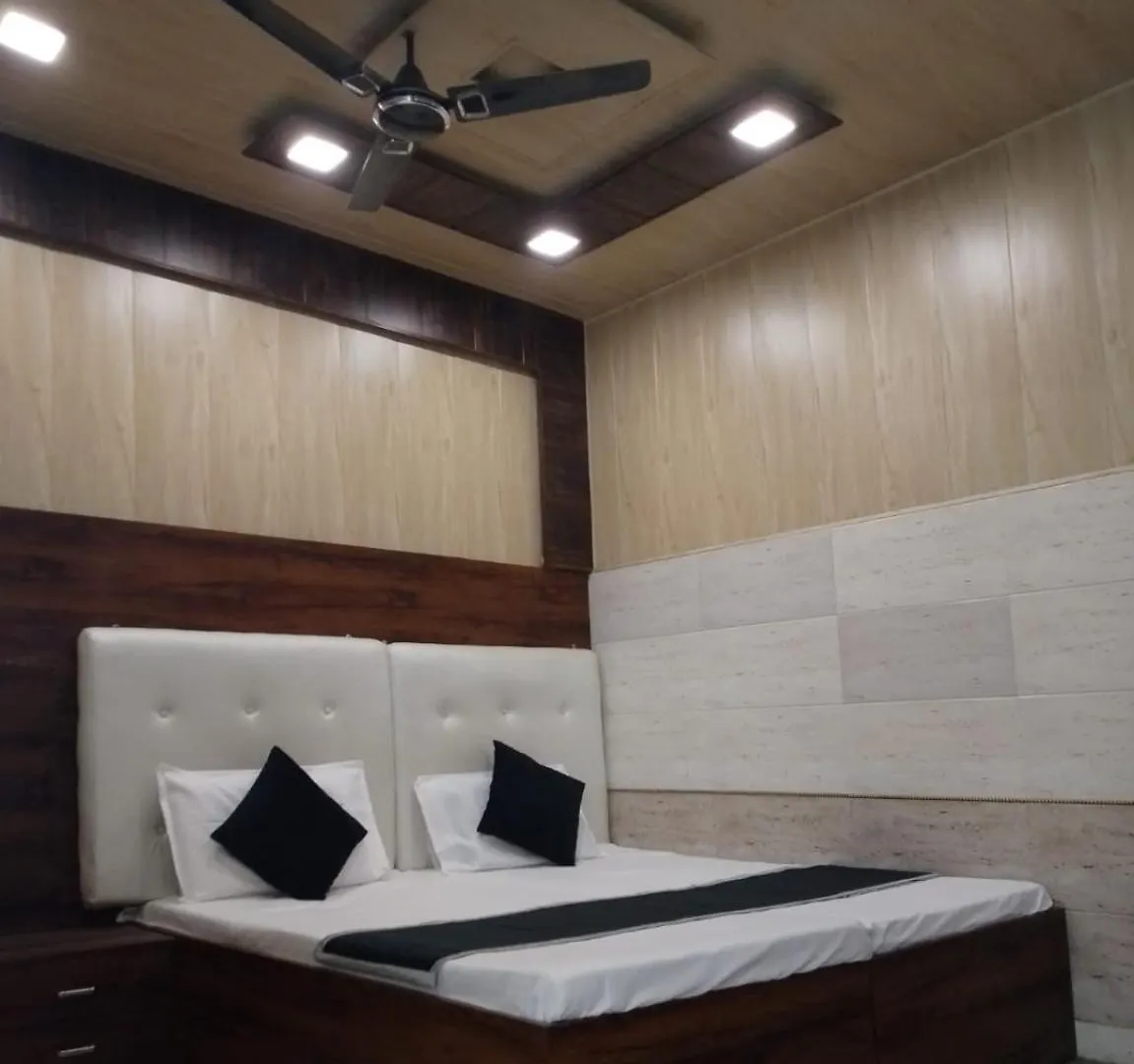 Hotel Agarwal Palace & Restaurant Walkable Distance From Agra Cantt Railway Station 2*, אגרה הודו